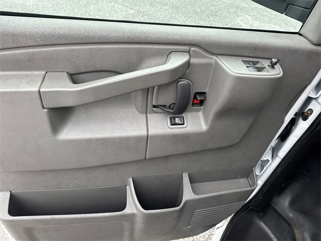 Vehicle image 22 of 28