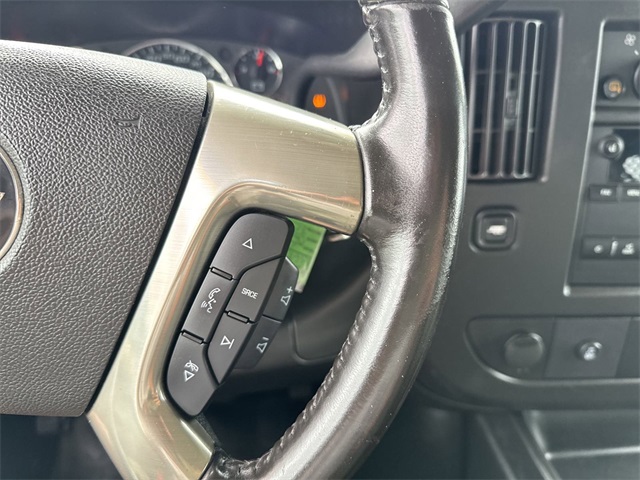 Vehicle image 18 of 28