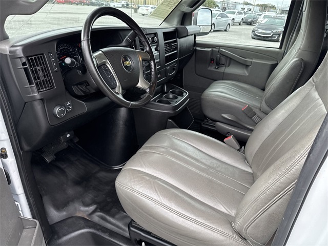 Vehicle image 9 of 28