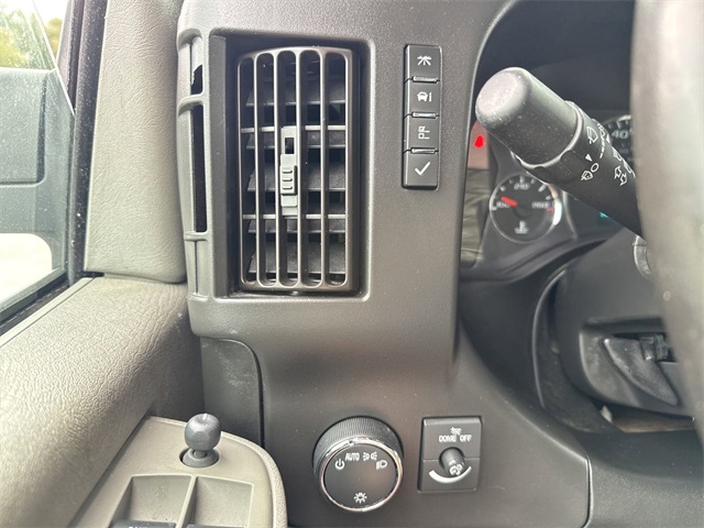 Vehicle image 16 of 28