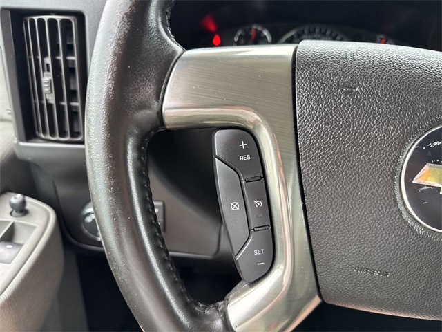 Vehicle image 17 of 28