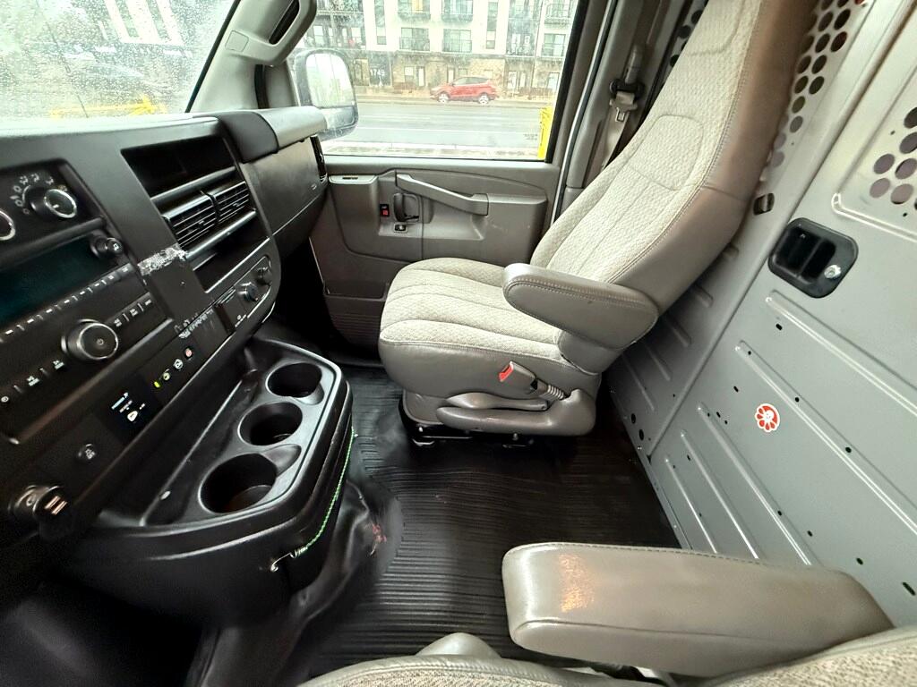 Vehicle image 10 of 16