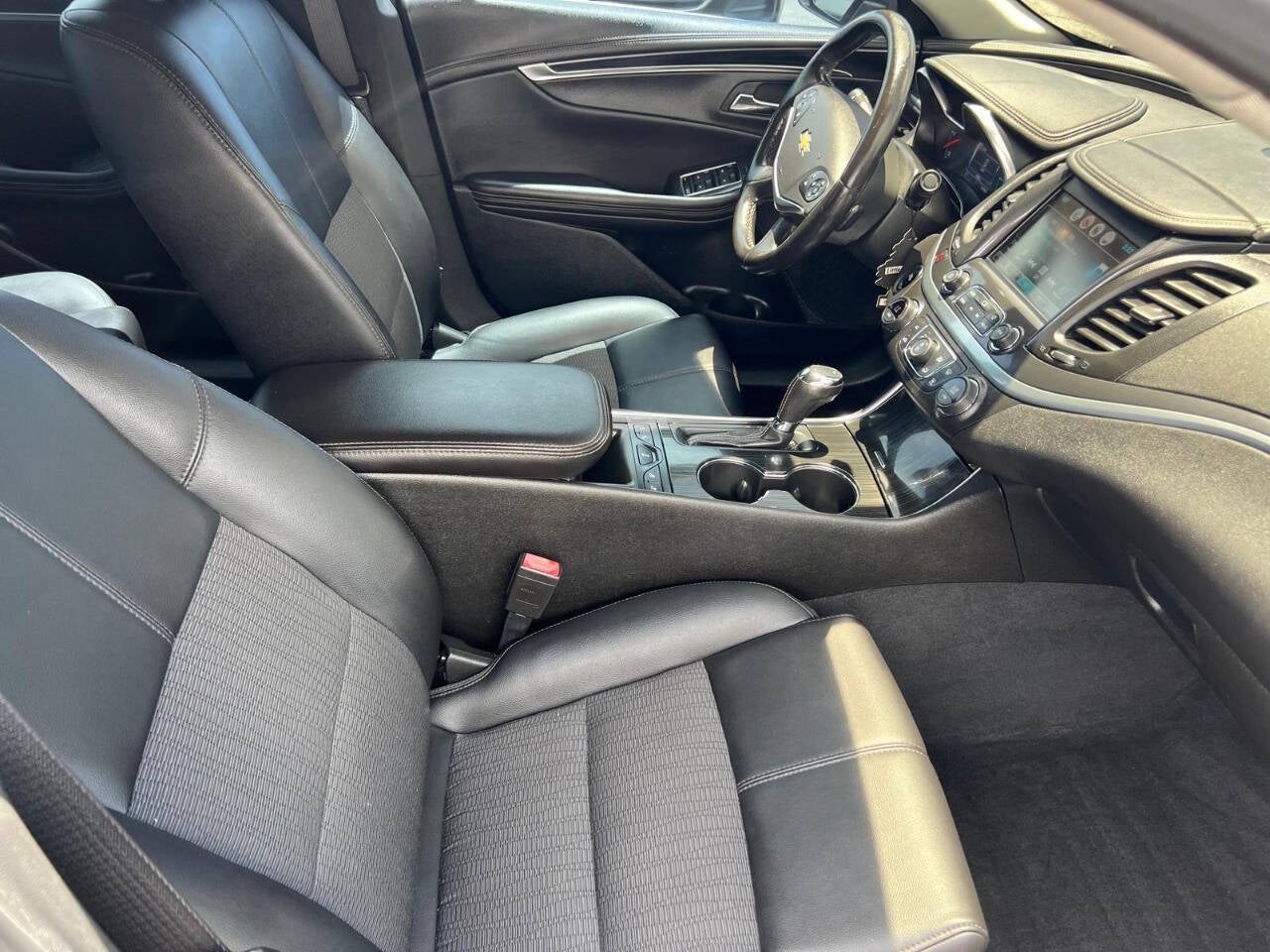 Vehicle image 21 of 50