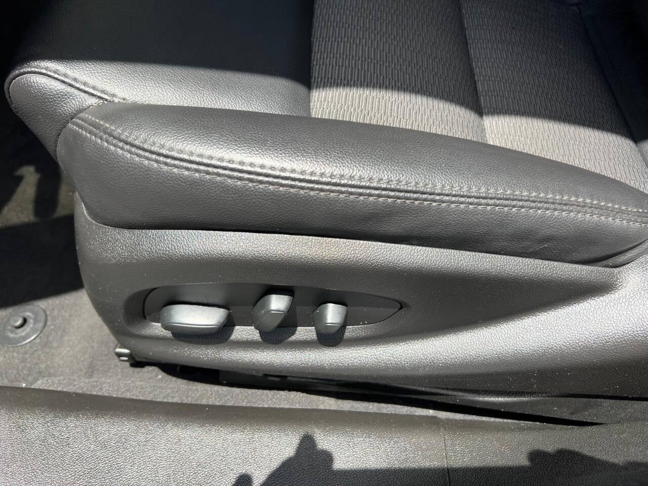 Vehicle image 41 of 50