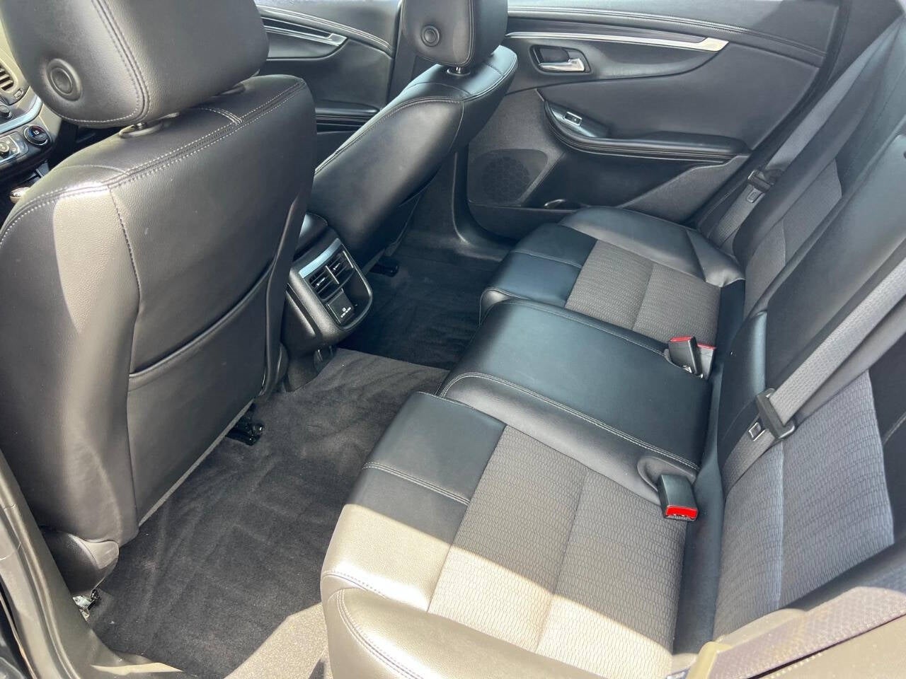 Vehicle image 18 of 50