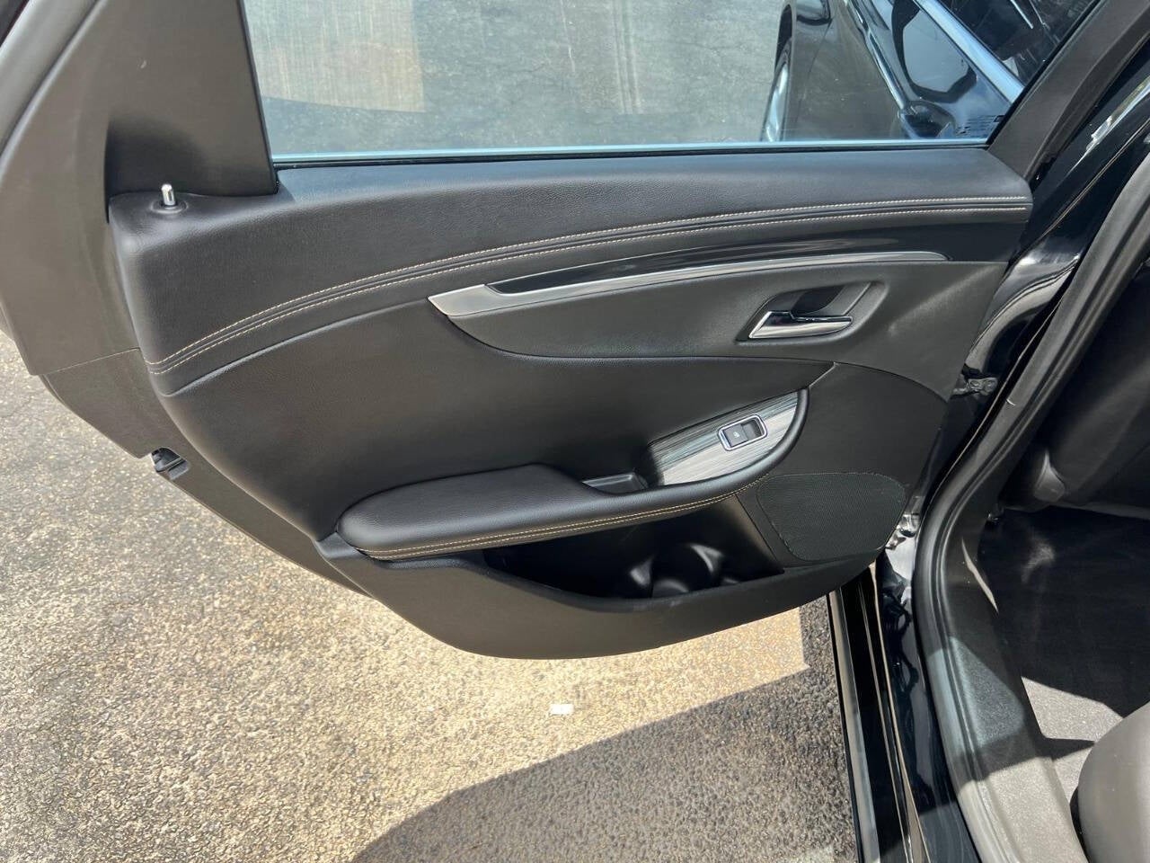 Vehicle image 36 of 50