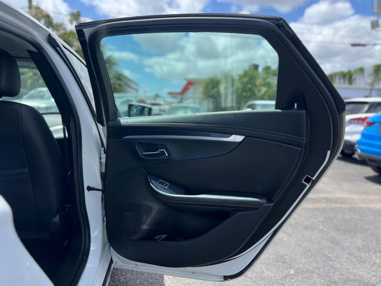 Vehicle image 29 of 38