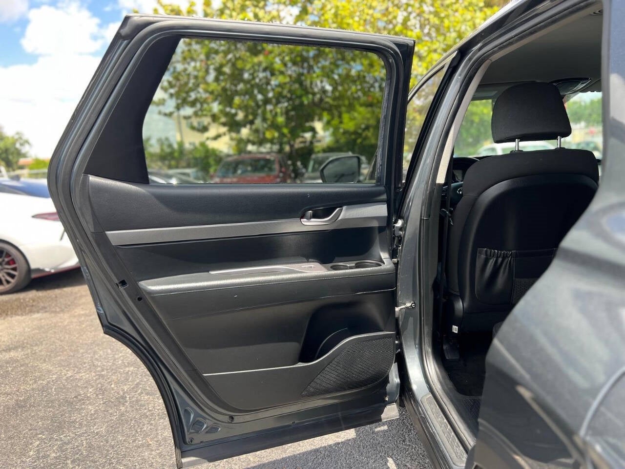 Vehicle image 27 of 38
