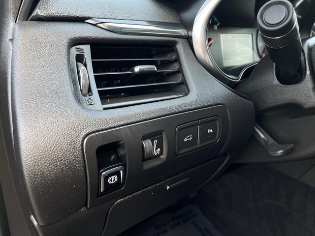 Vehicle image 19 of 41