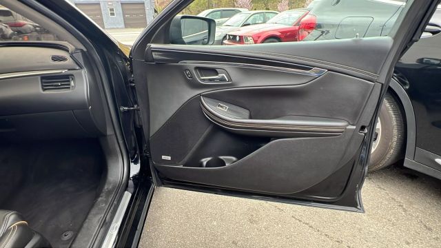Vehicle image 29 of 33