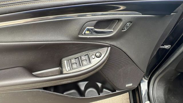 Vehicle image 22 of 33