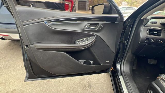Vehicle image 21 of 33