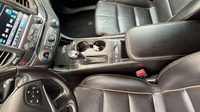 Vehicle image 25 of 33