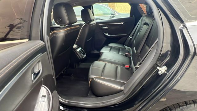 Vehicle image 27 of 33