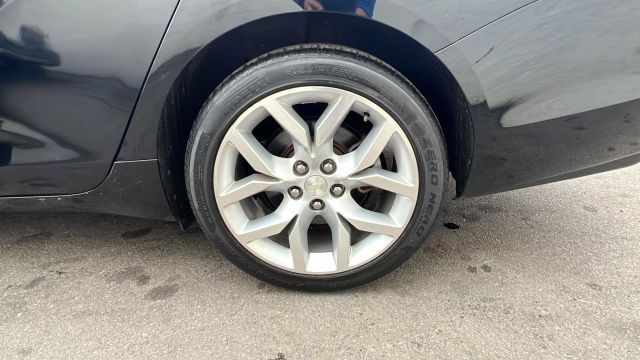 Vehicle image 10 of 33