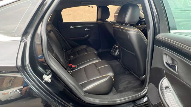 Vehicle image 28 of 33