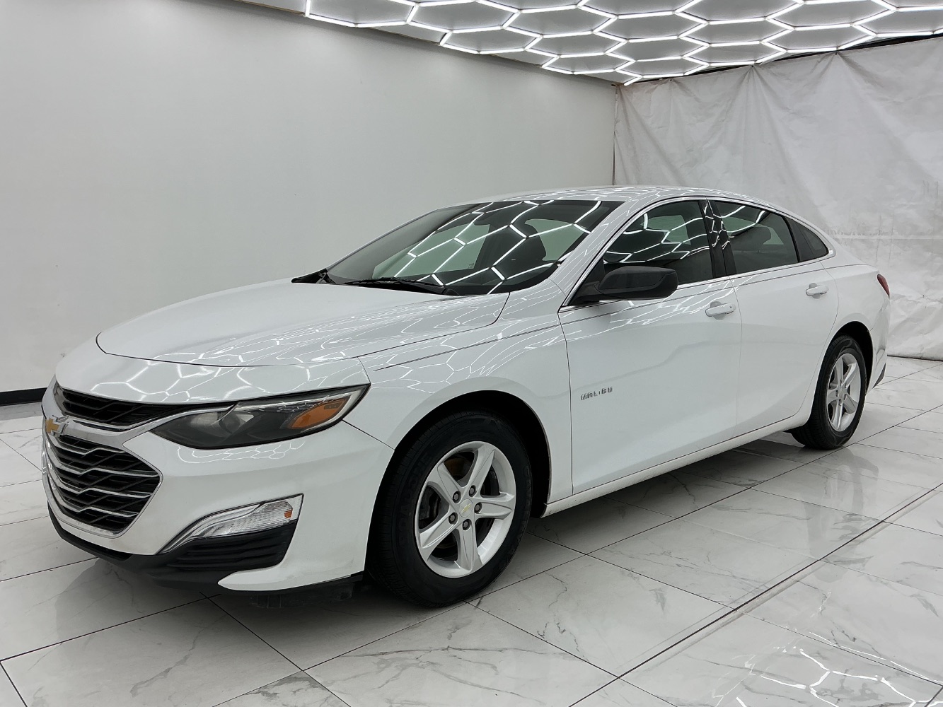 2019 Chevrolet Malibu LS Image 1 of 43
