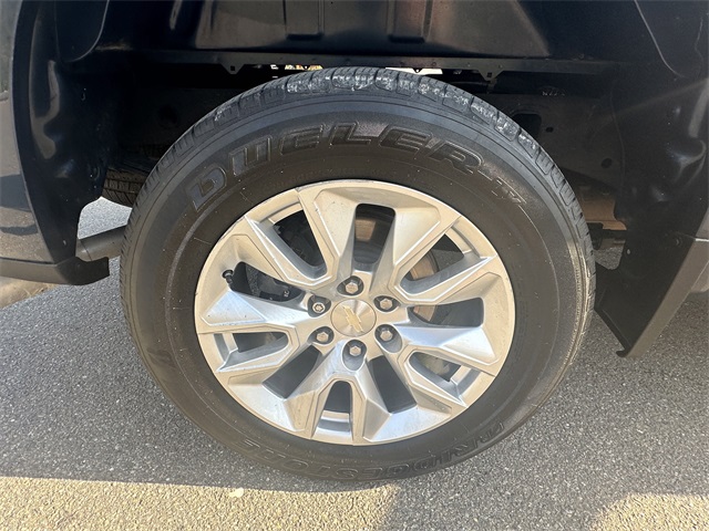 Vehicle image 17 of 30