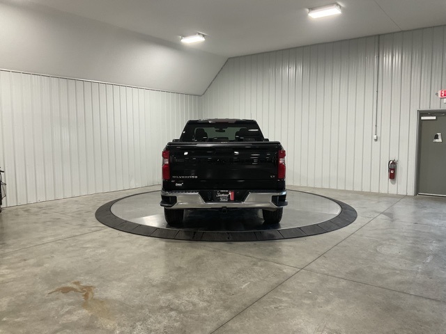Vehicle image 4 of 33
