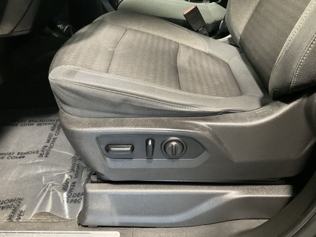 Vehicle image 25 of 33