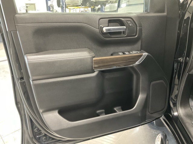 Vehicle image 29 of 33