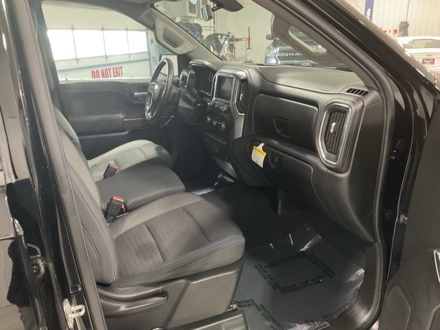 Vehicle image 28 of 33