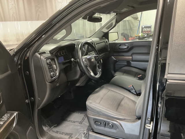 Vehicle image 26 of 33