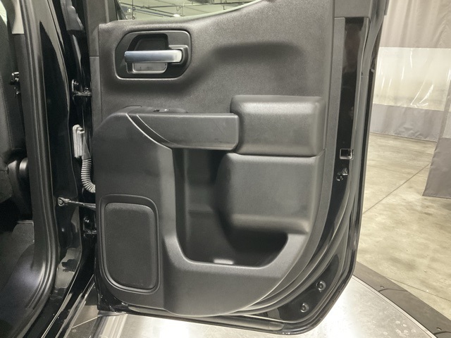Vehicle image 31 of 33