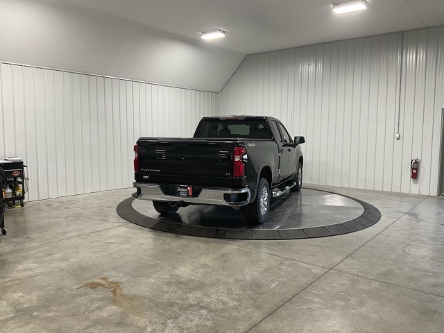 Vehicle image 8 of 33