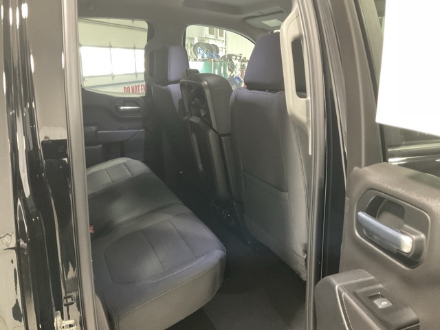 Vehicle image 27 of 33