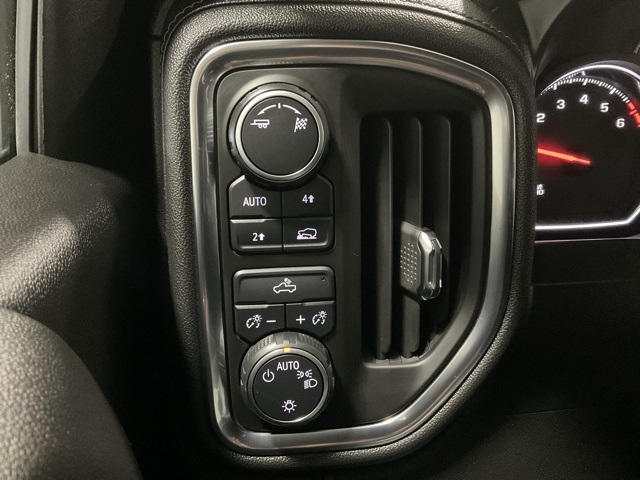 Vehicle image 24 of 33
