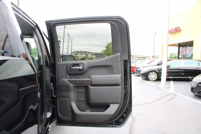 Vehicle image 32 of 45