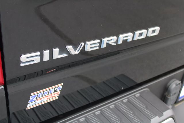 Vehicle image 40 of 45
