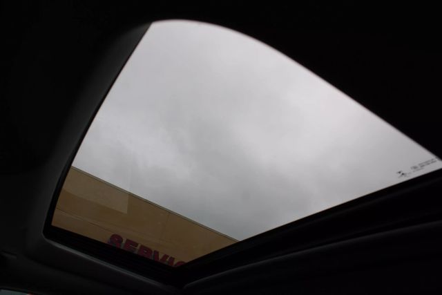 Vehicle image 25 of 45