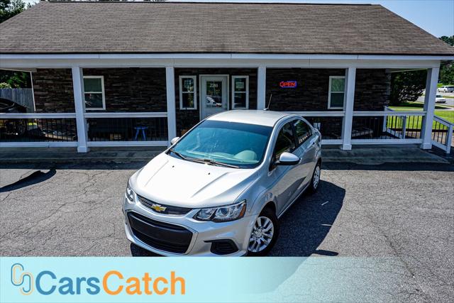 2019 Chevrolet Sonic LS Image 2 of 39