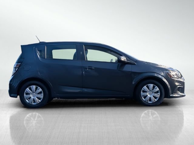 2019 Chevrolet Sonic LT Image 4 of 38