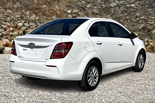 2019 Chevrolet Sonic LT Image 4 of 32