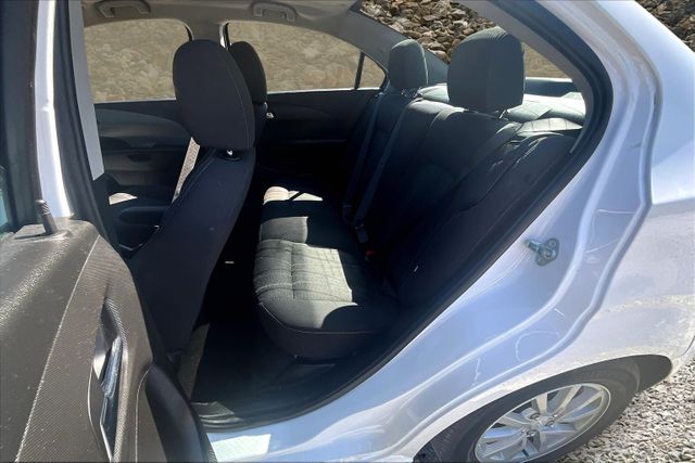 2019 Chevrolet Sonic LT Image 10 of 32