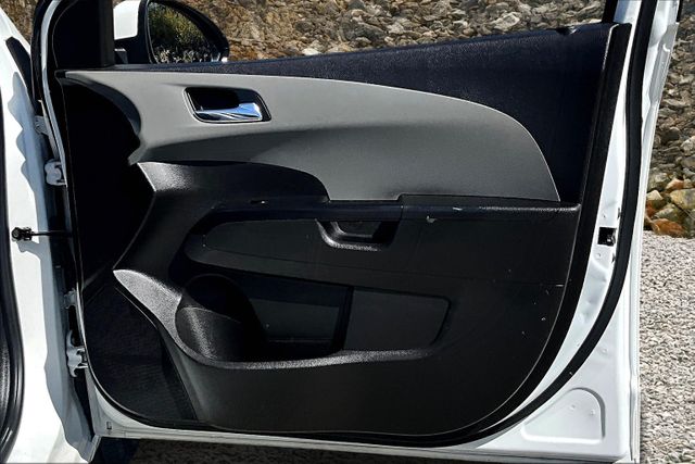 2019 Chevrolet Sonic LT Image 21 of 32