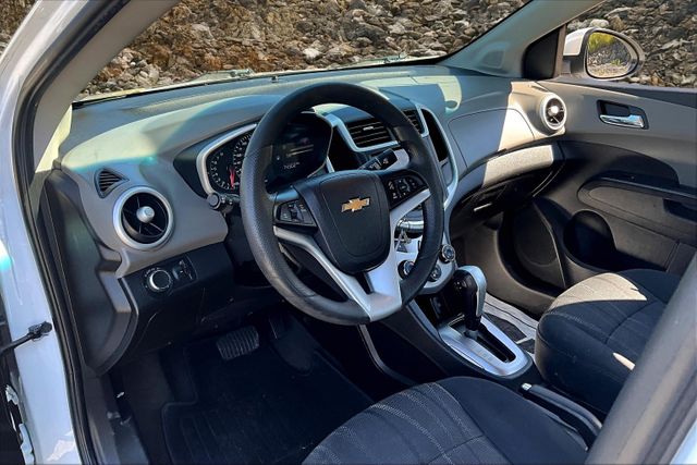 2019 Chevrolet Sonic LT Image 12 of 32