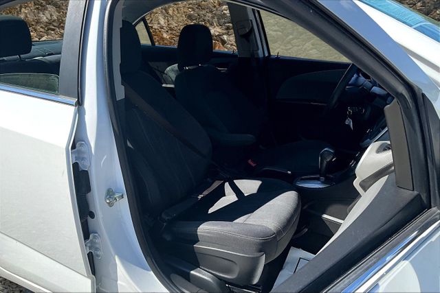 2019 Chevrolet Sonic LT Image 11 of 32