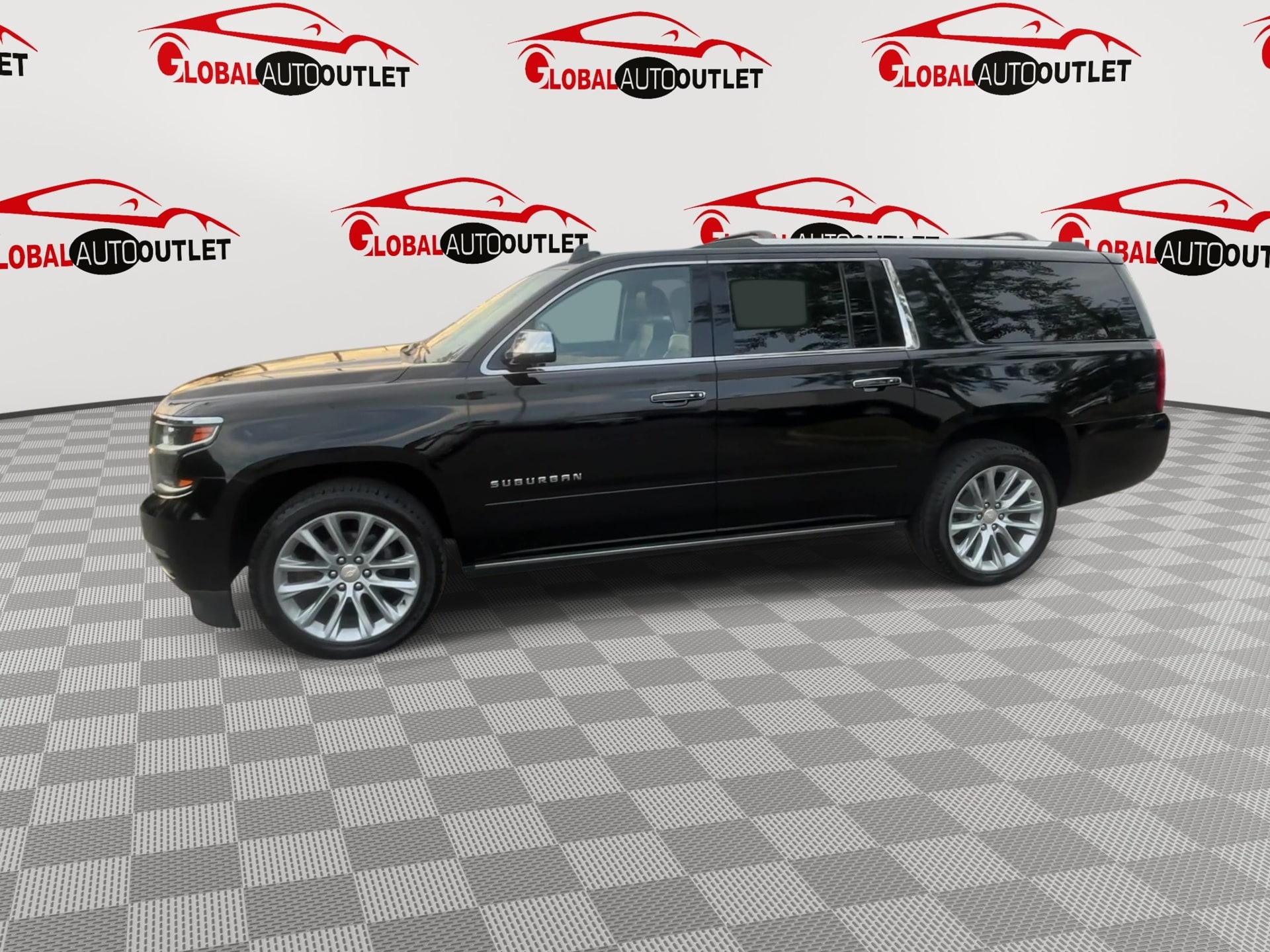 2019 Chevrolet Suburban Premier Image 2 of 31
