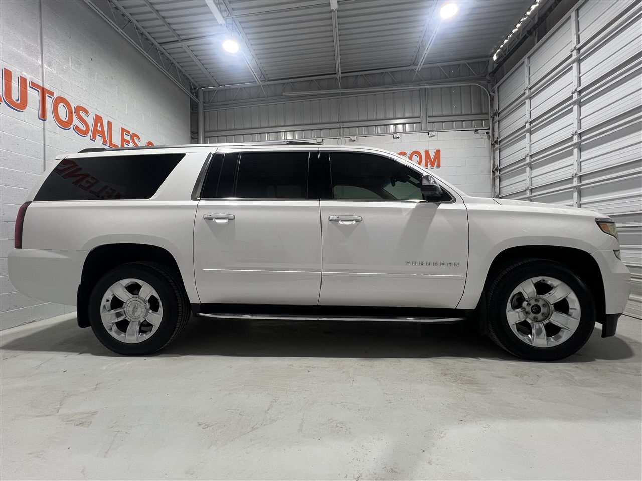 2019 Chevrolet Suburban Premier Image 4 of 28