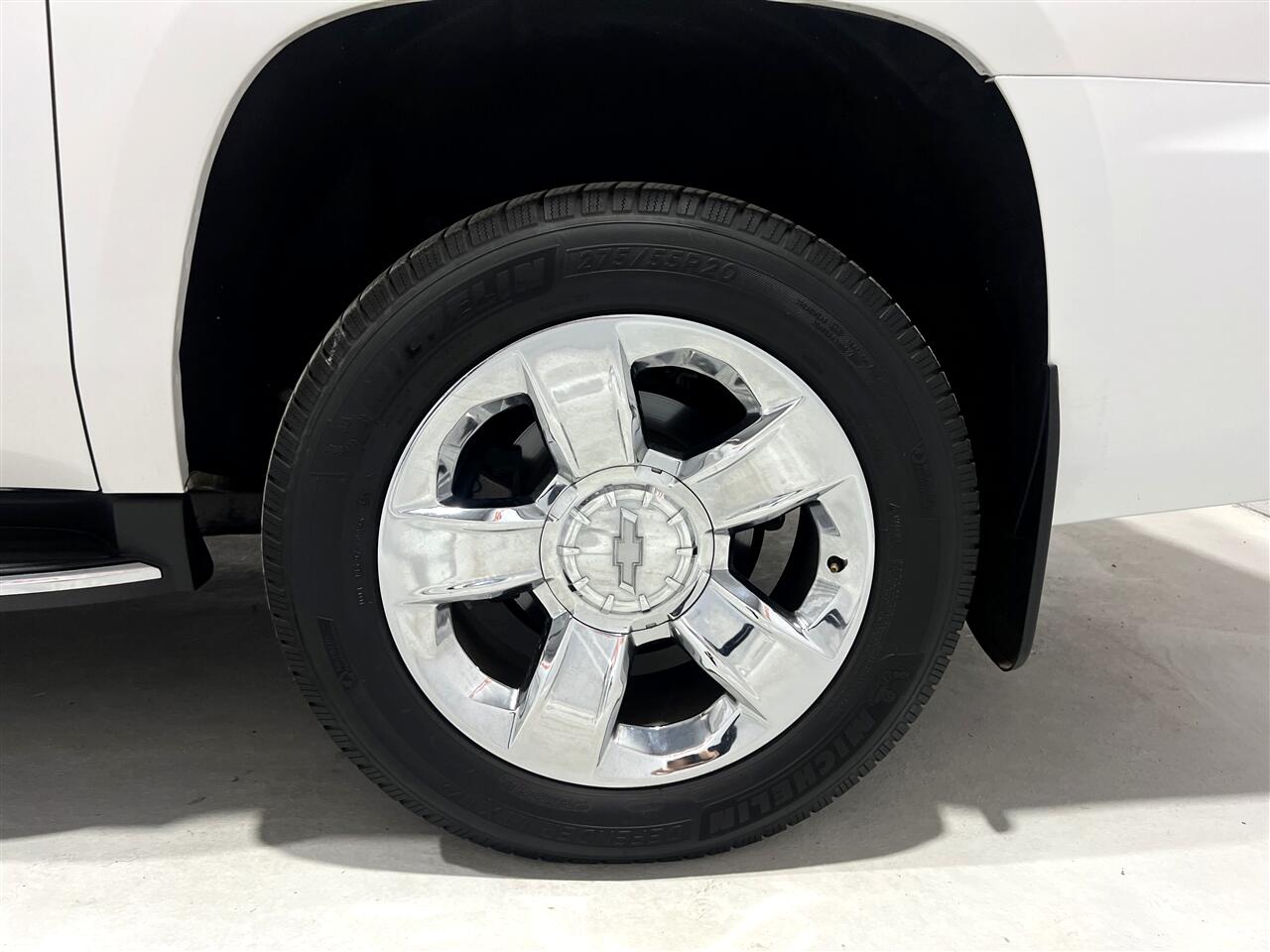 2019 Chevrolet Suburban Premier Image 9 of 28