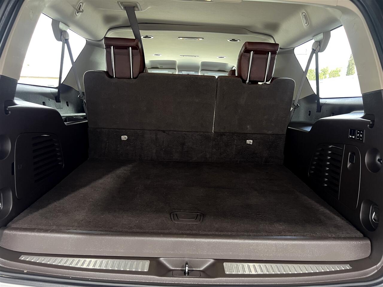 2019 Chevrolet Suburban Premier Image 11 of 28