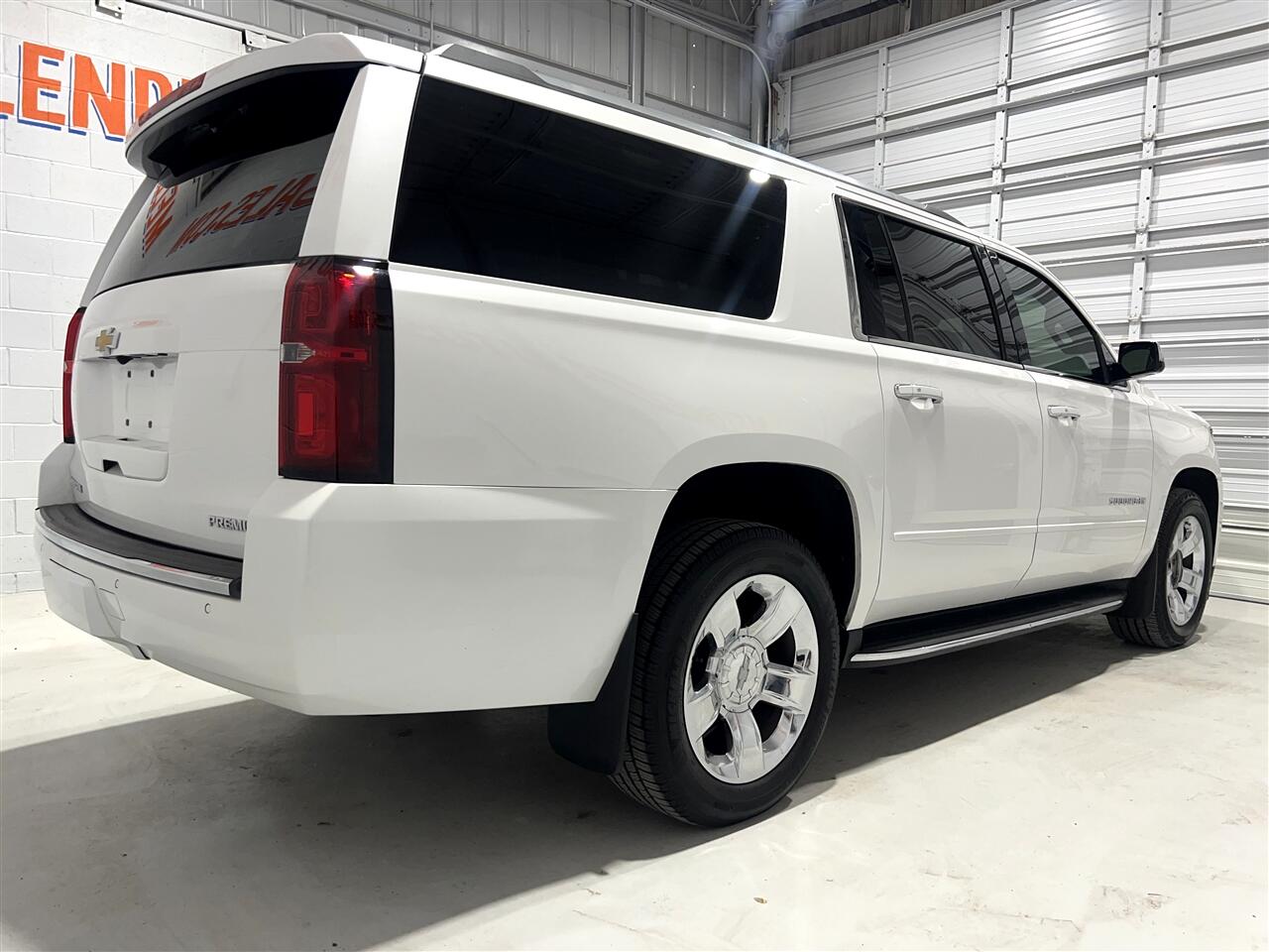 2019 Chevrolet Suburban Premier Image 5 of 28