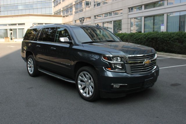 2019 Chevrolet Suburban Premier Image 3 of 35