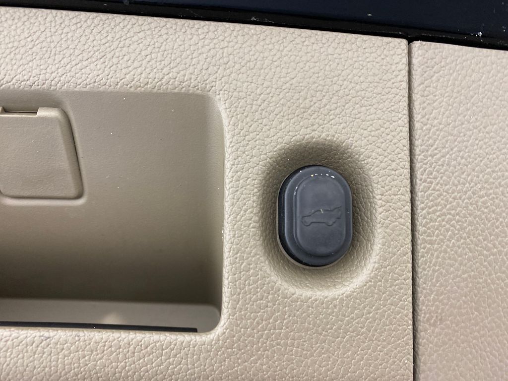 Vehicle image 20 of 39