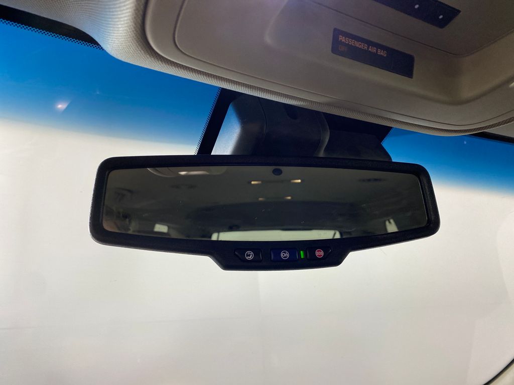 Vehicle image 9 of 39