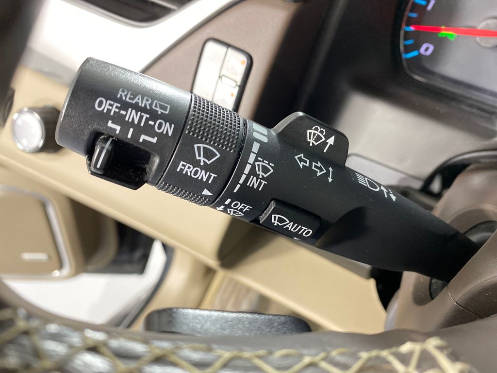 Vehicle image 23 of 39